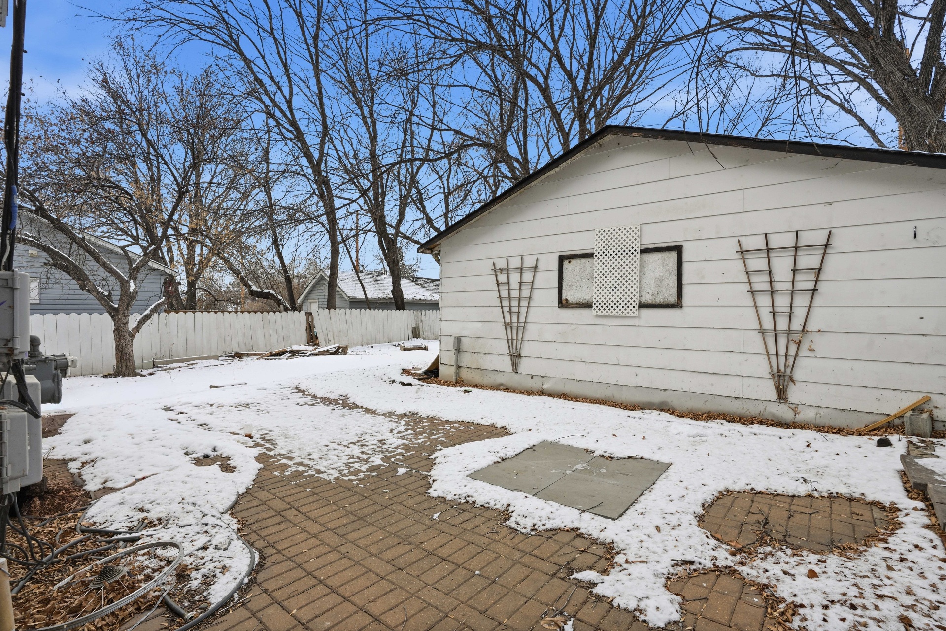 $31万，河西独栋出售，地下室分门出入带厨房+双车库，311 I Avenue N——林与唐地产 - 9